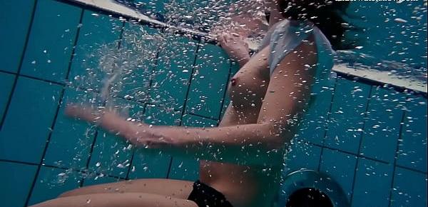 Swimming pool fucking mom-porn clips